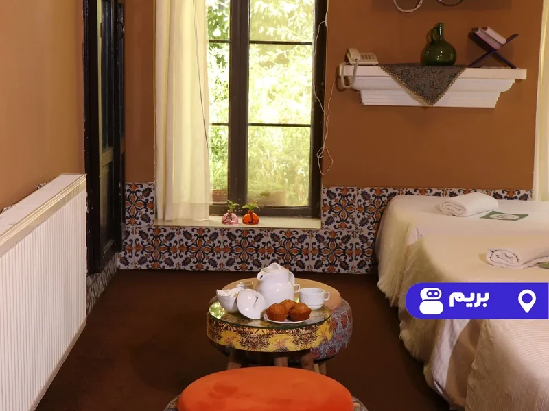 اقامتگاه بوم‌گردی خانه باغ ایرانی (اتاق صدرالدین محلاتی)
