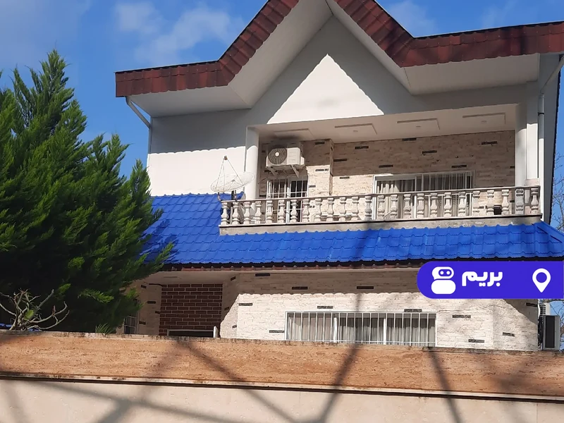 ویلا دیار با فوتبالدستی