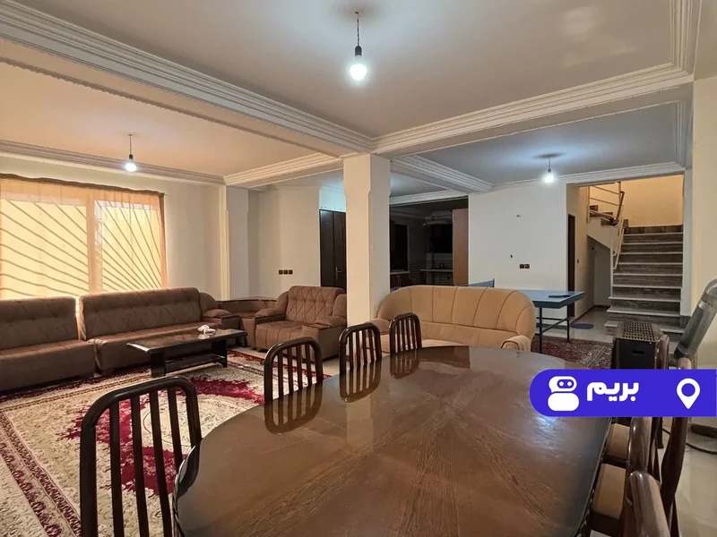 ویلا تریپلکس پرهام با فوتبالدستی