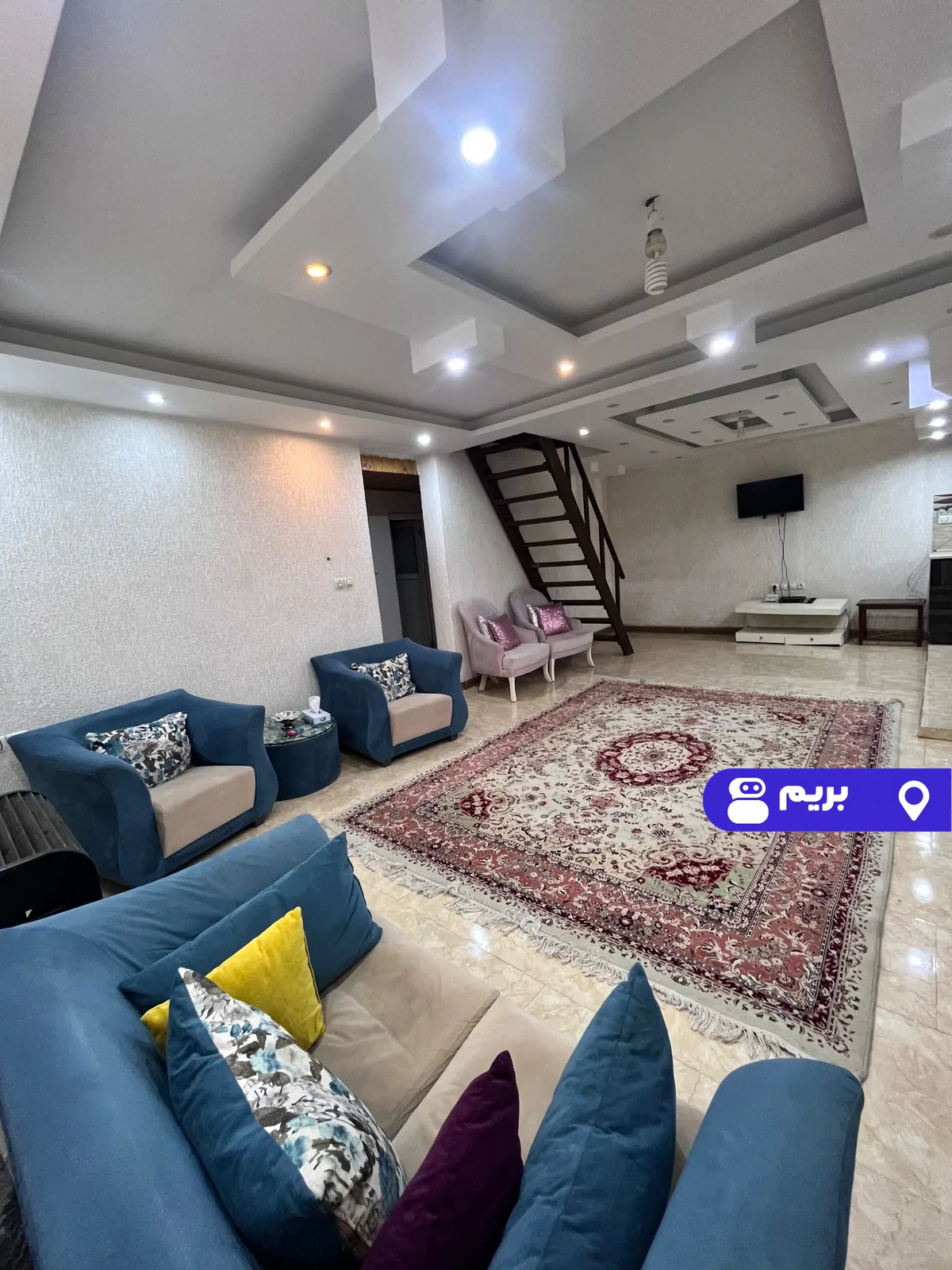 نگار در زیبا کنار