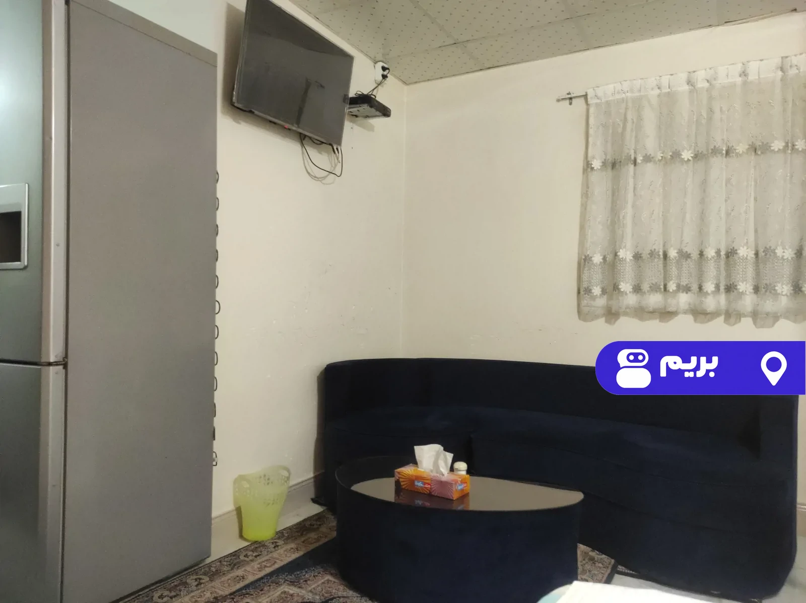 گل‌ سرخ (۱) در سیمون بولیوار در تهران