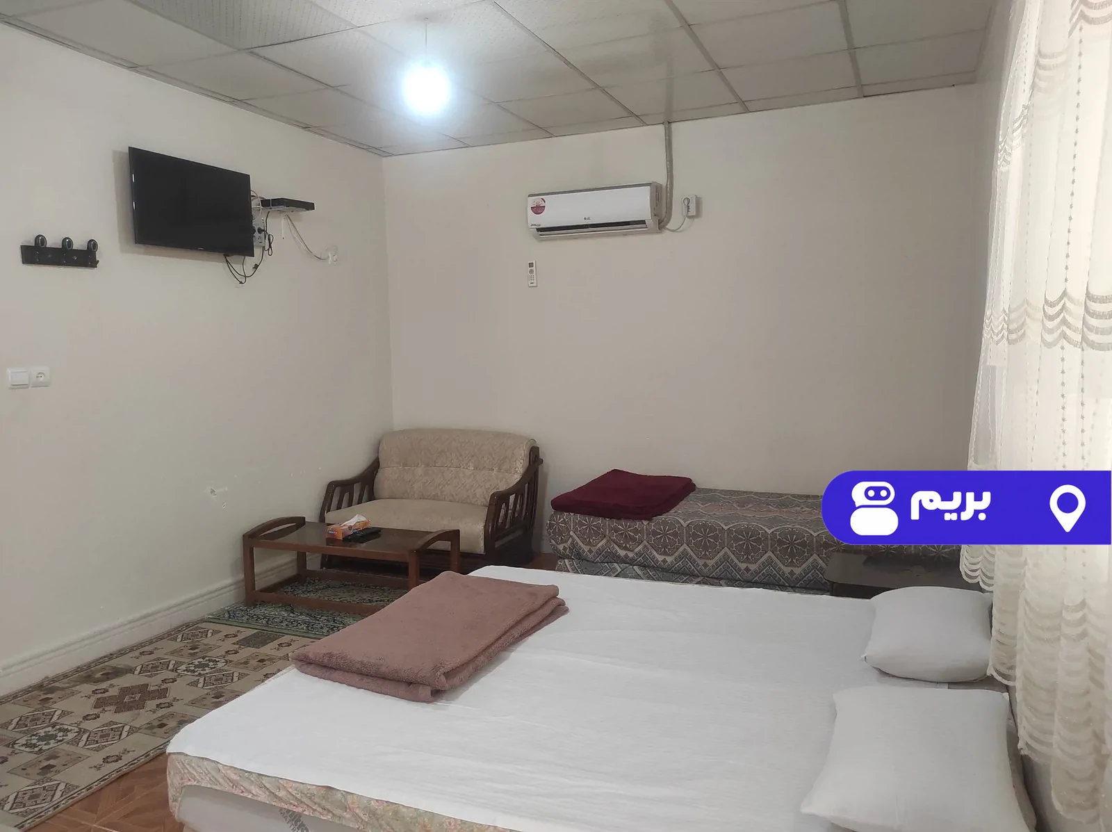گل‌ سرخ (7) در سیمون بولیوار در تهران