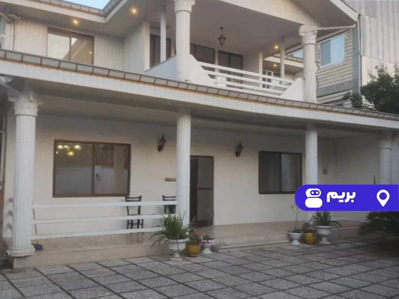 ویلا عمارت چمن با فوتبال دستی