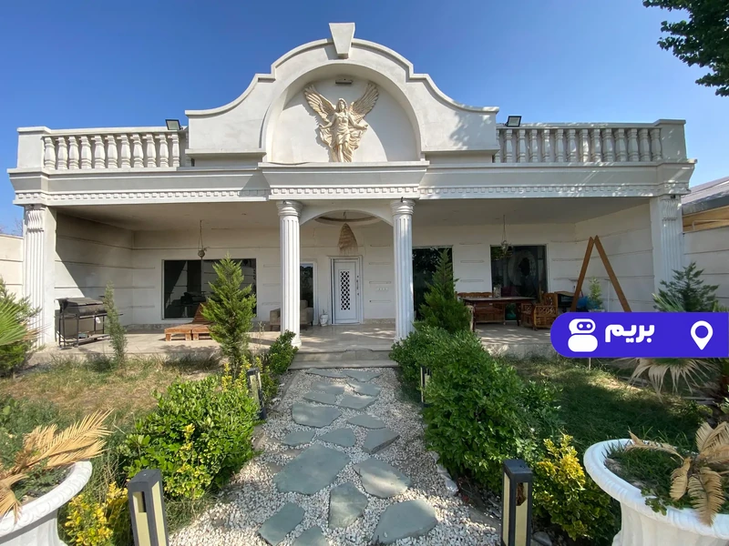 ویلا استخردار آبگرم کلاسیک با فوتبال دستی