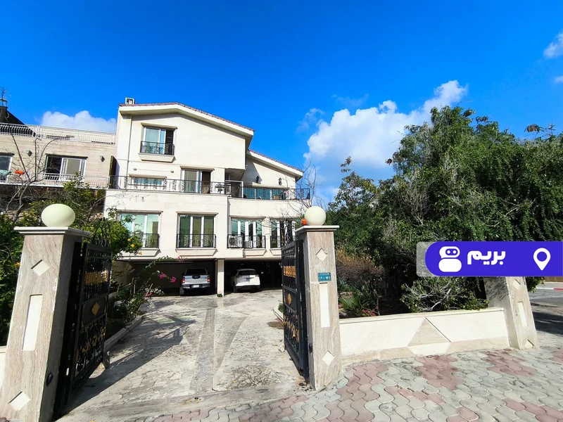 خانه الیس با فوتبالدستی