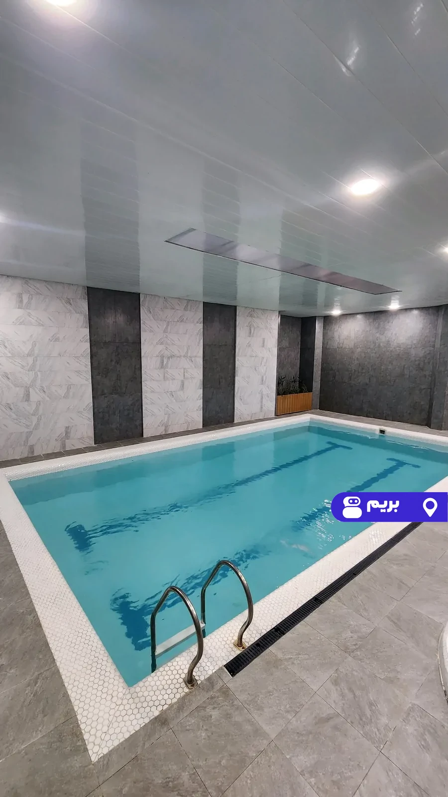 عمارت استخردار آبگرم مخملکوه با فوتبال دستی و جکوزی در خرم آباد