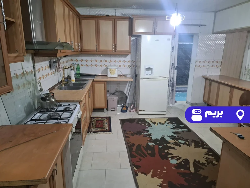 ویلا استخردار آبگرم آوینا با فوتبالدستی