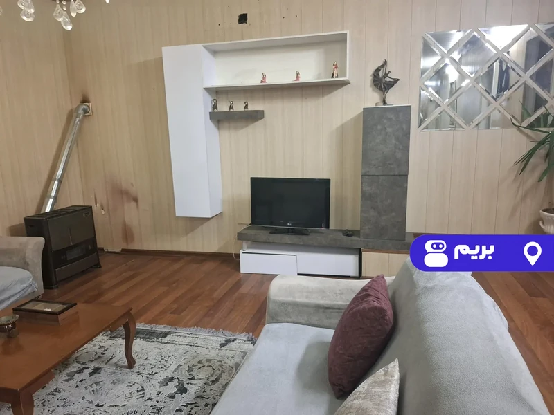 ویلا استخردار آبگرم آوینا با فوتبالدستی