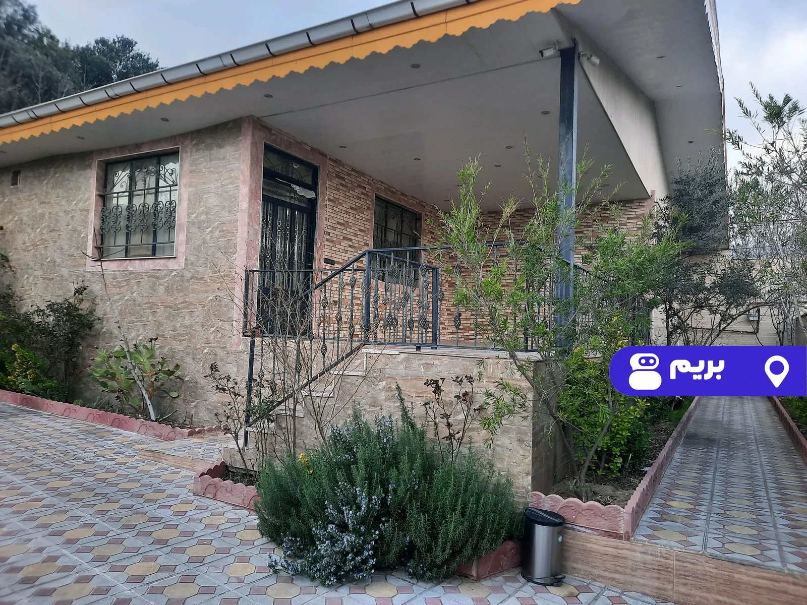 ملایی با فوتبال دستی در رستم آباد