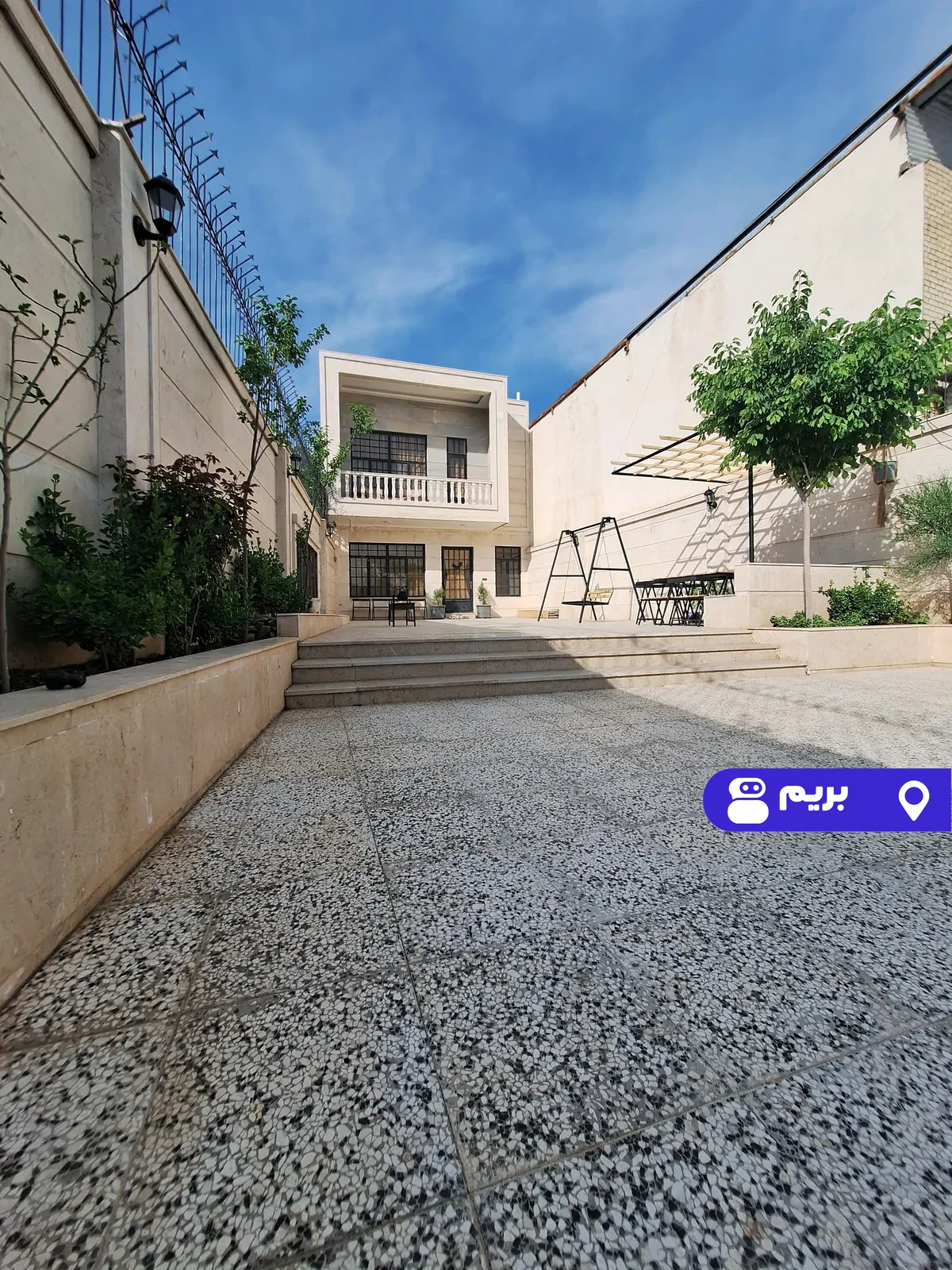 لوکس فراز در شاندیز