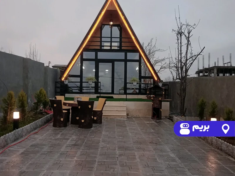 کلبه چوبی انار سرخ