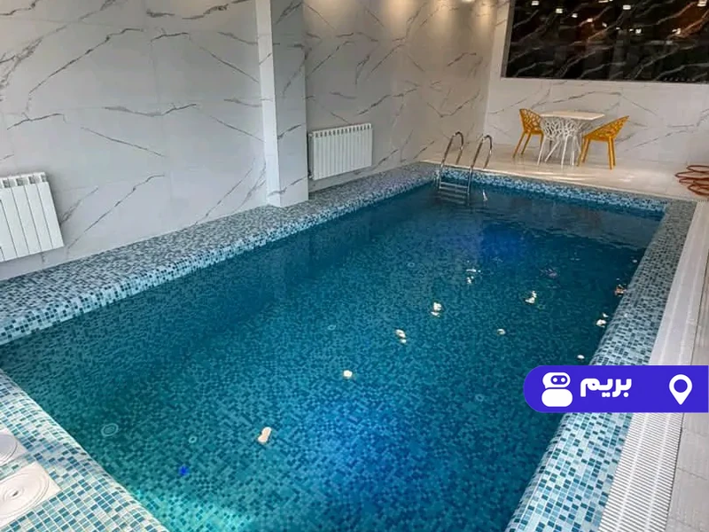کلبه چوبی استخردار آبگرم پاردیس با فوتبال دستی