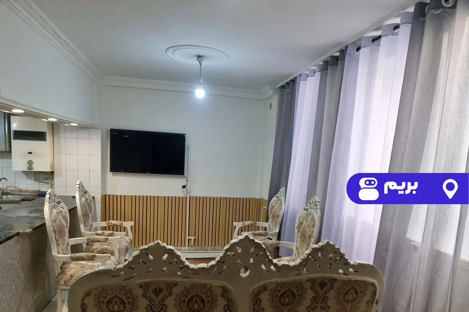 پورعزیزی (زیرهمکف) در خیابان اجاره دار در تهران