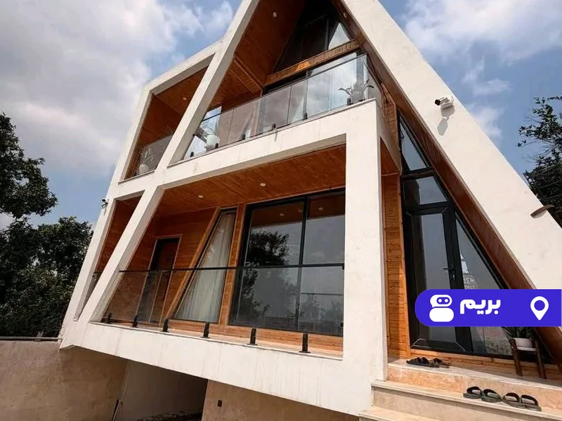 کلبه سوئیسی چوبین ماه با جکوزی